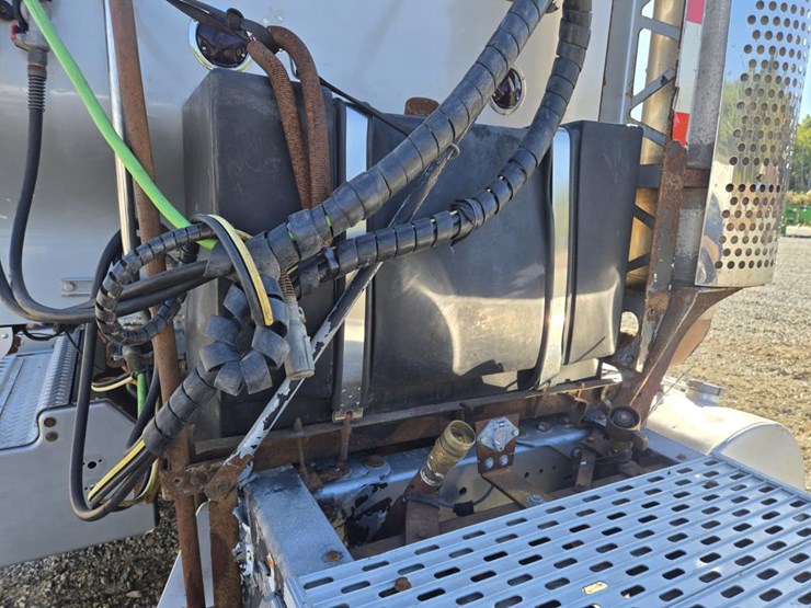 2005-kenworth-t800-image-15