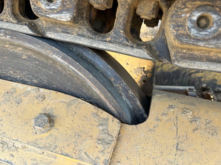 2016-caterpillar-d5k2-xl-image-12