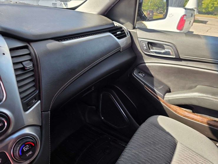 2019-chevrolet-tahoe-image-30