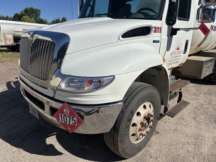 #1803-•-2011-international-durastar-tanker-truck-image-9