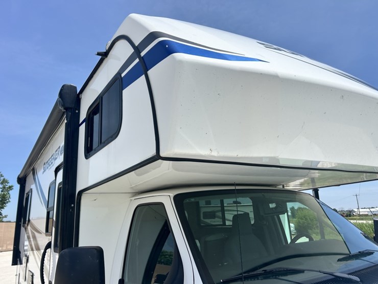 2022-ford-e350-image-26