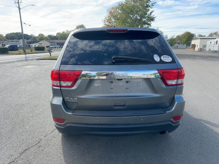 2013-jeep-grand-cherokee-laredo-image-4