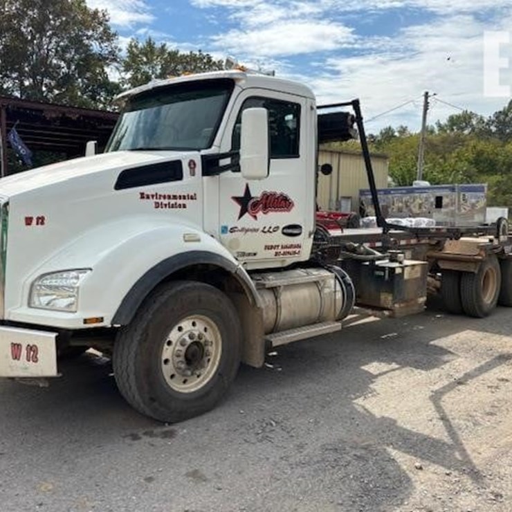 2017 KENWORTH T880