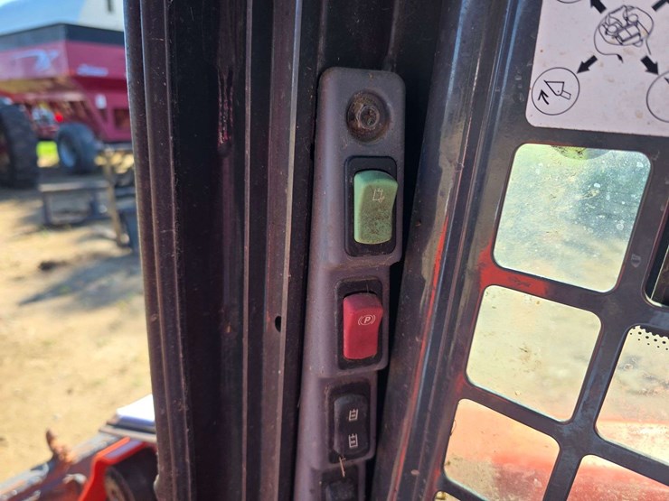 2019-kubota-ssv75-image-49
