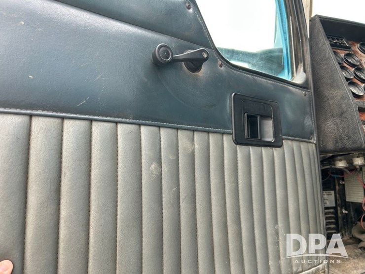 1999-kenworth-t600-image-39