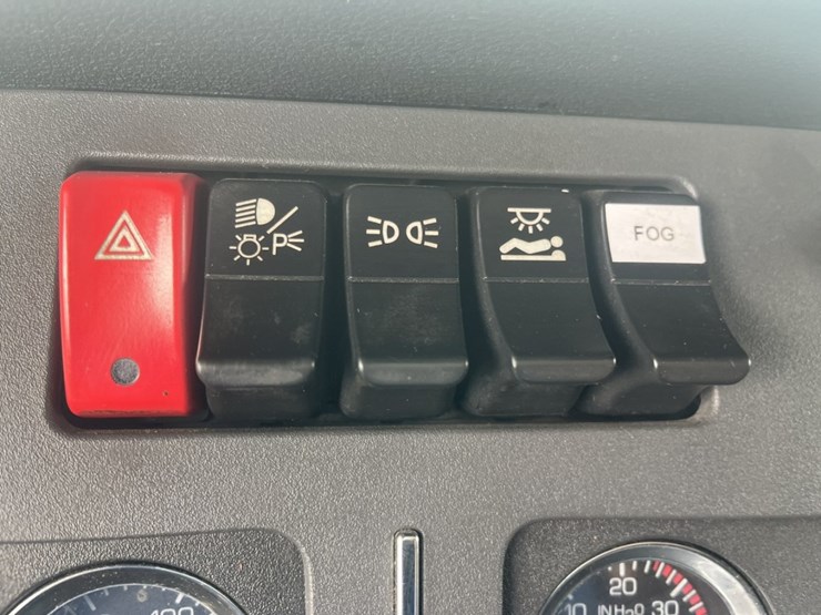 2020-kenworth-t680-image-118