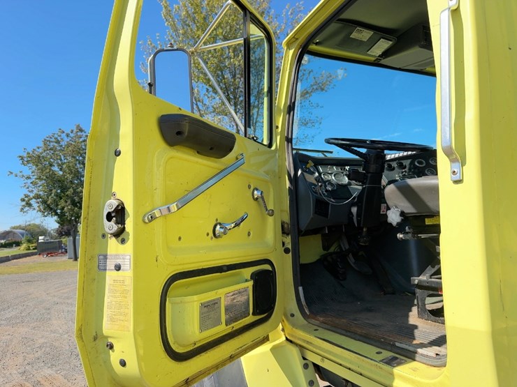1995-ford-l9000-image-24