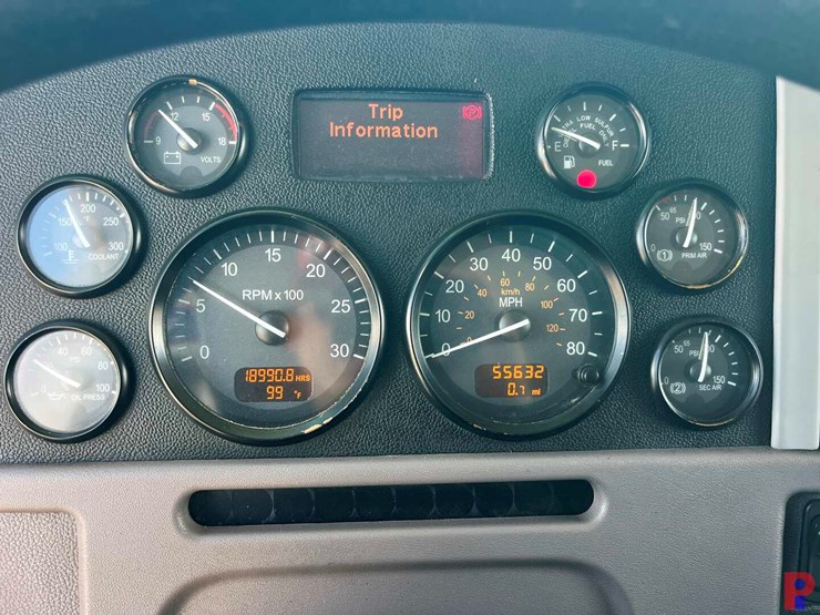 2012-peterbilt-367-image-13