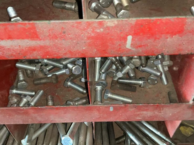 #120-•-coarse-thread-bolts-rack-and-contents-image-32