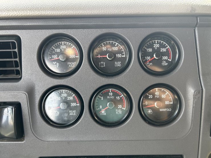 2015-peterbilt-579-image-75