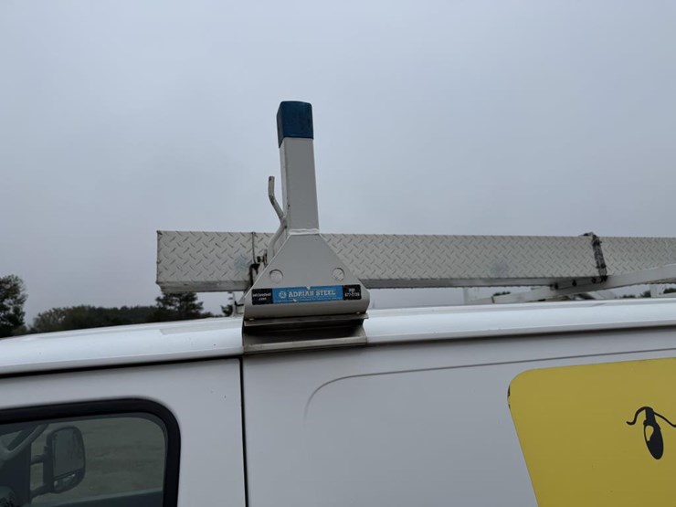 2011-ford-cargo-image-14
