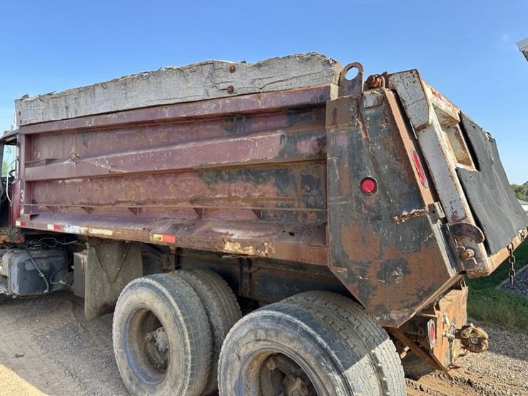 1997-mack-dm690s-image-11