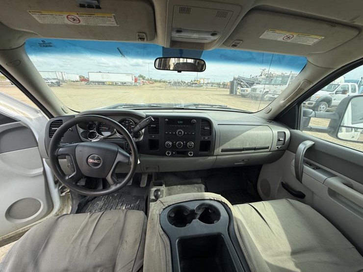 2011-gmc-2500hd-image-46