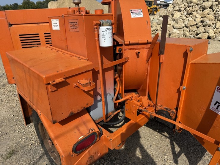 #1233-•-towable-wood-chipper-image-14