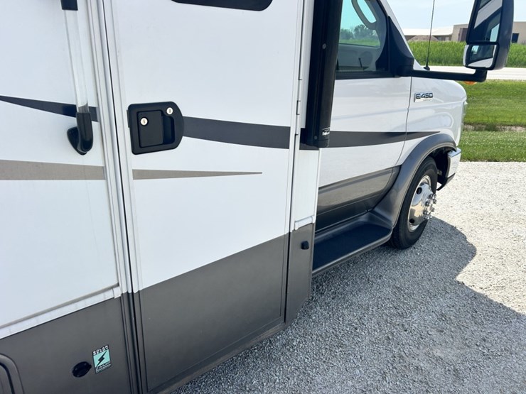 2017-ford-e450-image-24