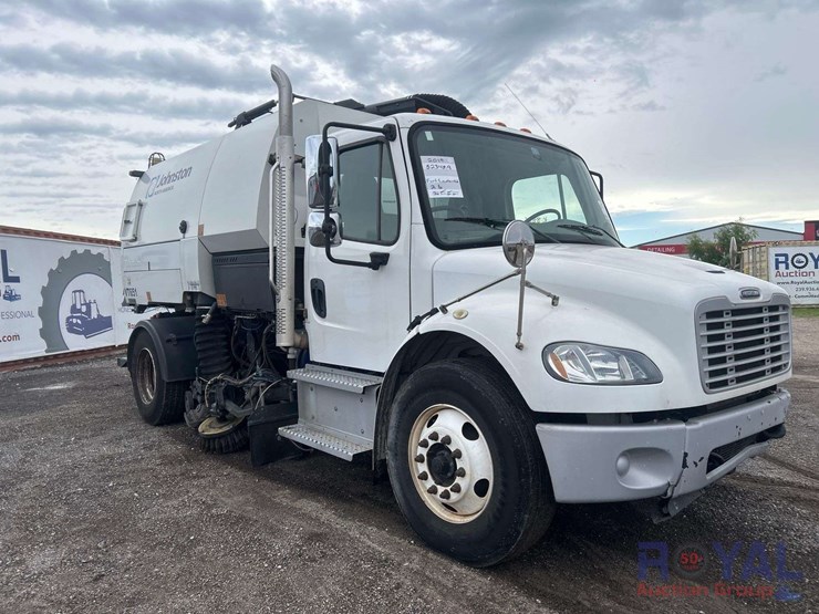 2019-freightliner-m2-106-8.5-cuyd-street-sweeper-truck-image-2