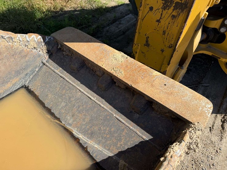2014-caterpillar-420f-image-29