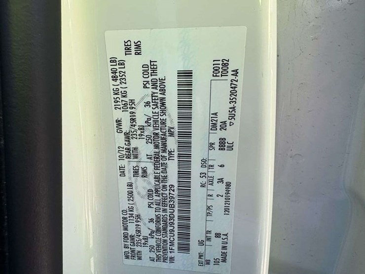 2013-ford-escape-titanium-image-2