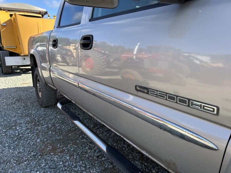 2005-gmc-2500-image-19