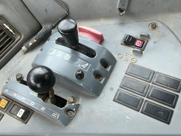 2006-volvo-a25d-image-46