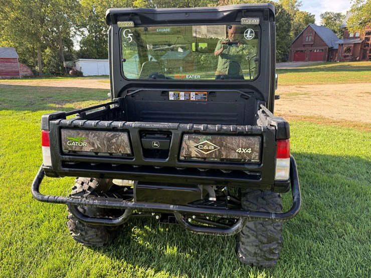 2021-john-deere-gator-image-2