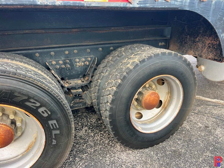 2006-freightliner-fld120-image-5