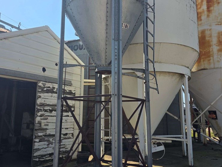 gills-approx-1.5-ton-bulk-bin-on-a-stand,-approx-17’-tall-image-2