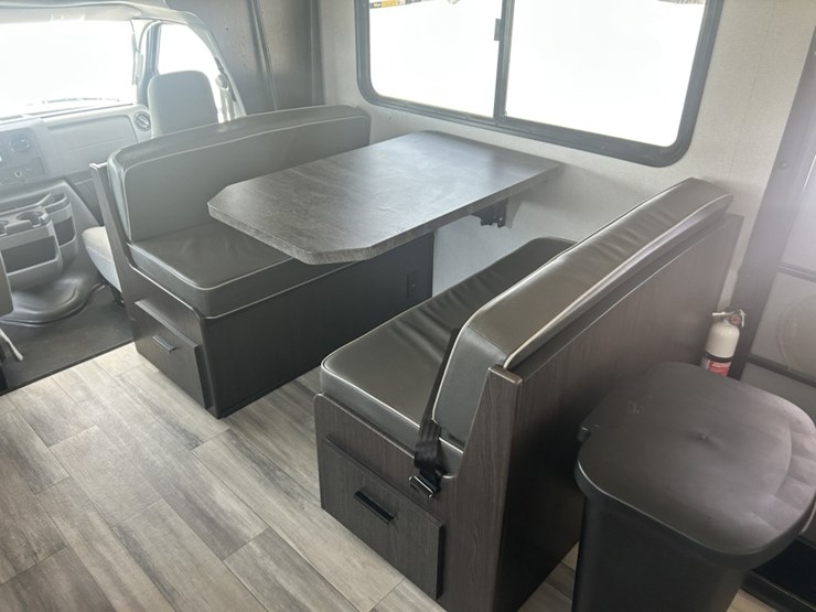 2023-ford-e450-image-62