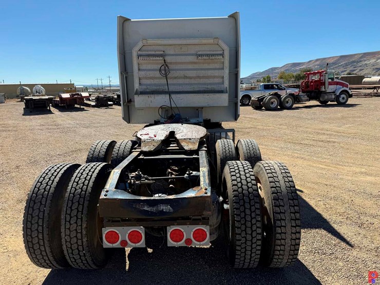2004-peterbilt-379-image-5