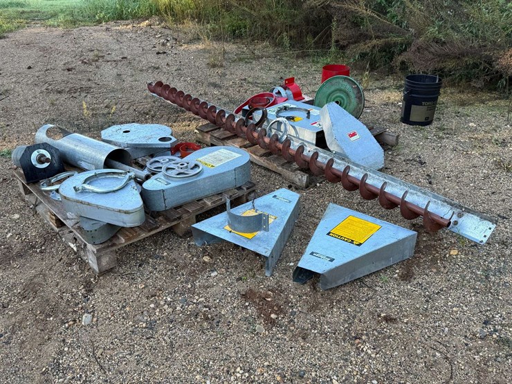 6”-bin-sweep-auger,-10’6”-long-with-misc-grain-bin-accessories-image-1