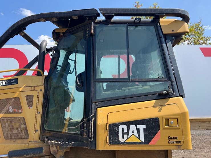 2016-caterpillar-d5k2-xl-image-30