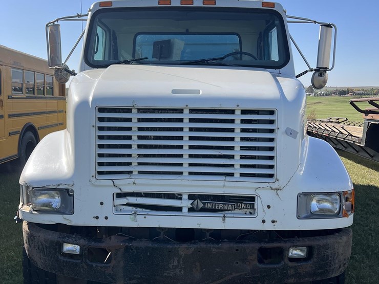 1995-international-8100-image-2