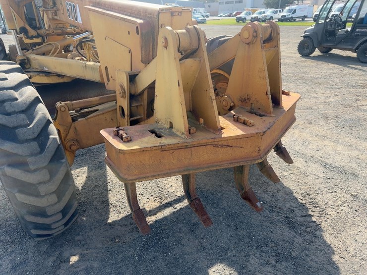 1982-deere-670a-image-9