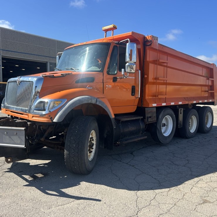 INTERNATIONAL 7600