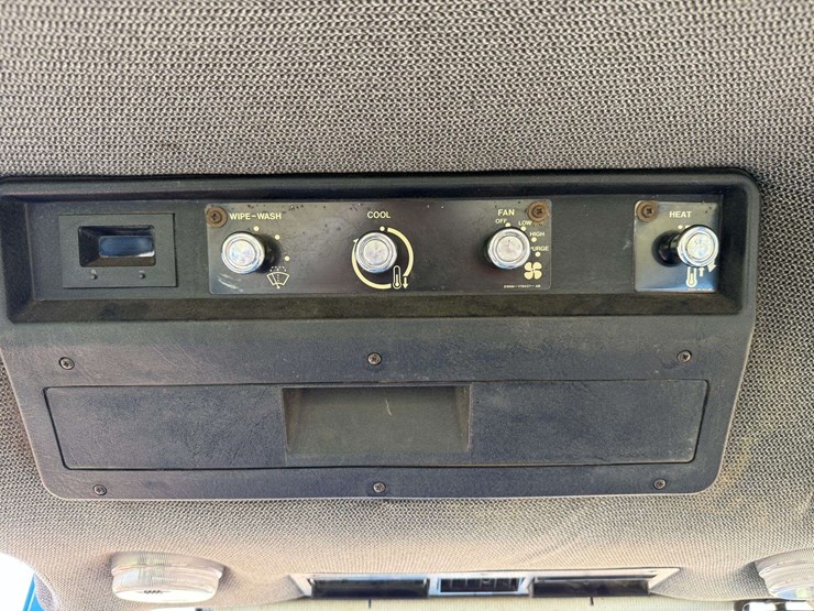 1993-ford-8830-image-55