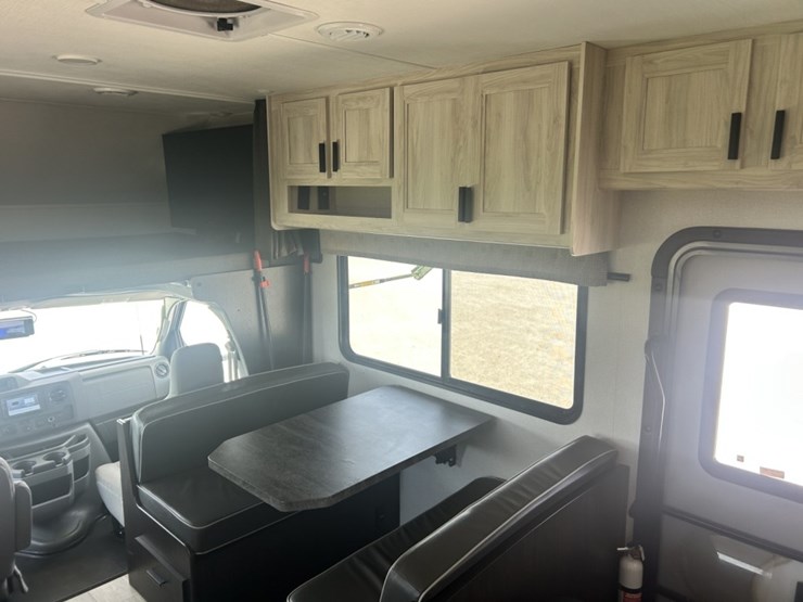 2023-ford-e450-image-70