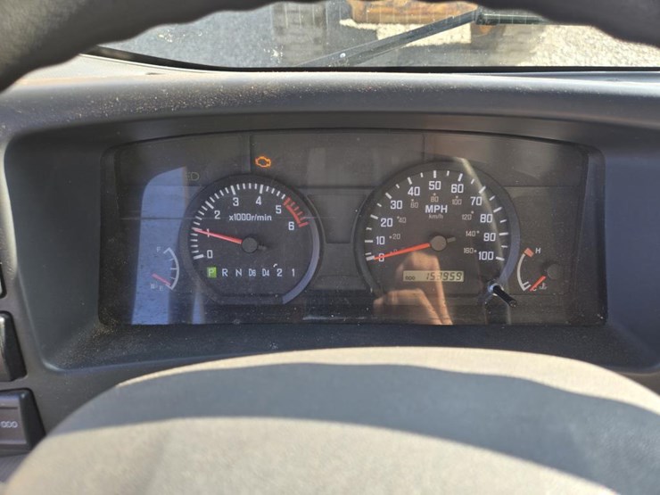 2017-isuzu-npr-image-33
