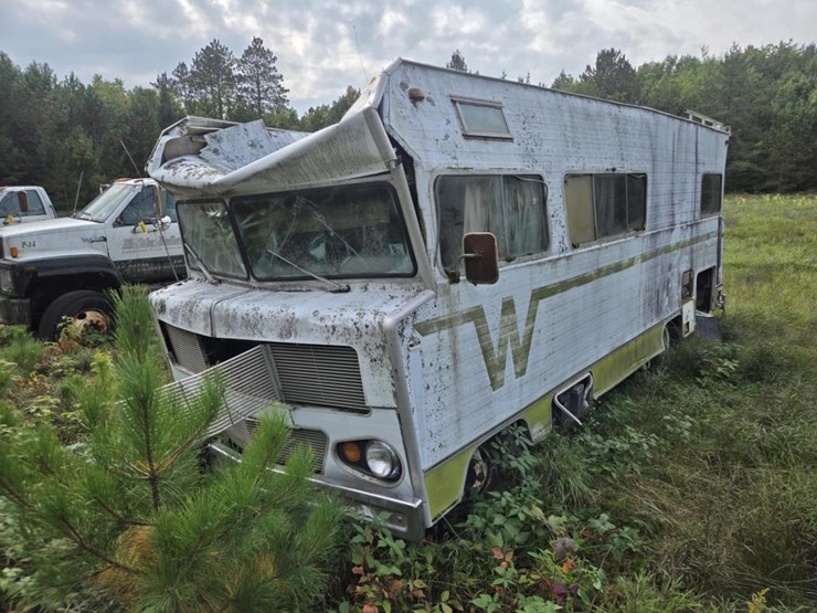 #2589-•-winnebago-indian-rv-image-3