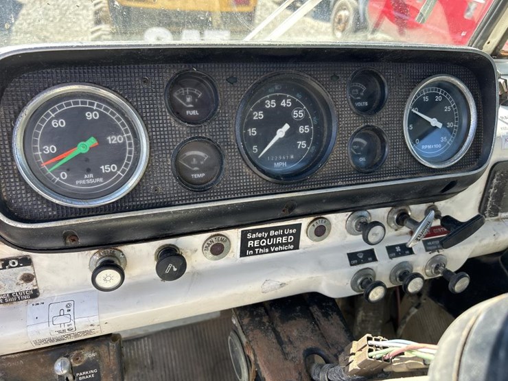 1990-ford-8000-image-61