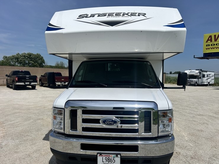 2022-ford-e350-image-8