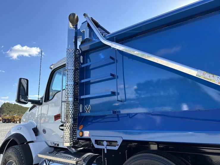 2025-kenworth-t880-image-14