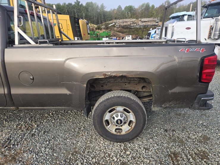 2015-chevrolet-2500-image-16