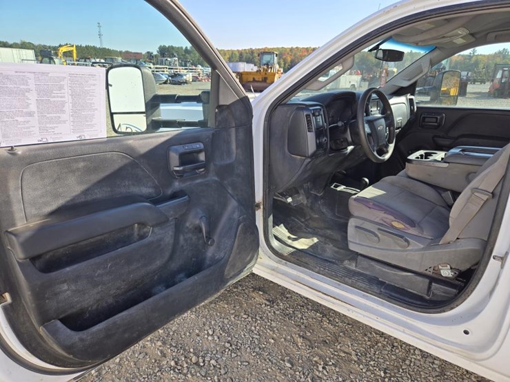 2015-chevrolet-3500-image-48
