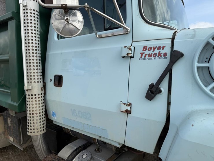 1995-ford-l9000-image-42