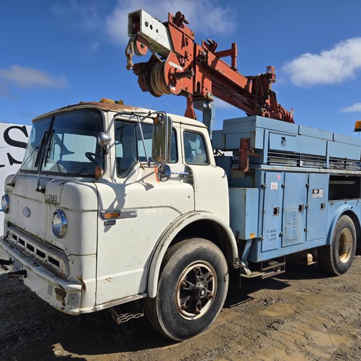 1990 FORD 8000