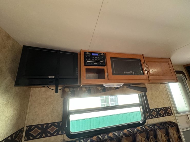 #2285-•-2010-keystone-bullet-250rks-camper-image-26