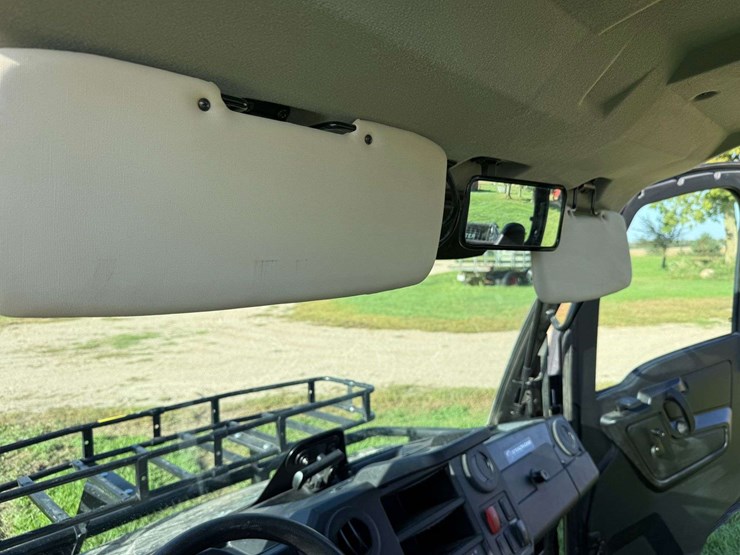2021-john-deere-gator-image-12
