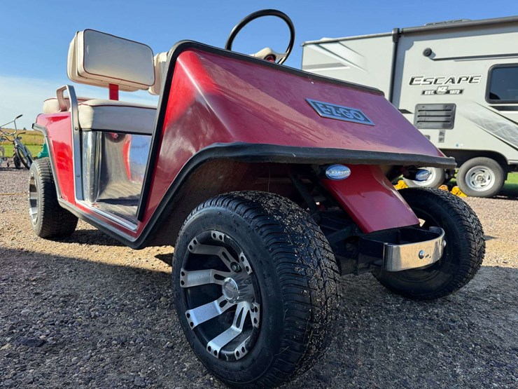 e-z-go-2-stroke-golf-cart,-runs-and-drives,-oil-injector-does-not-work-so-you-have-to-mix-the-gas-image-9