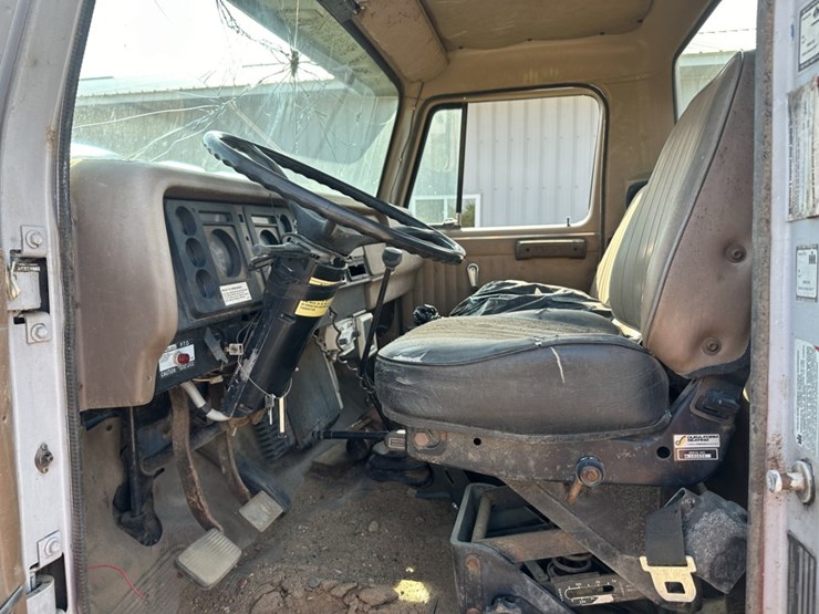 #1414-•-1986-international-1654-straight-truck-image-28