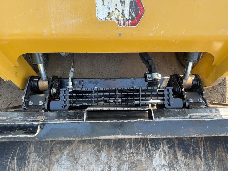 2022-caterpillar-279d3-image-10